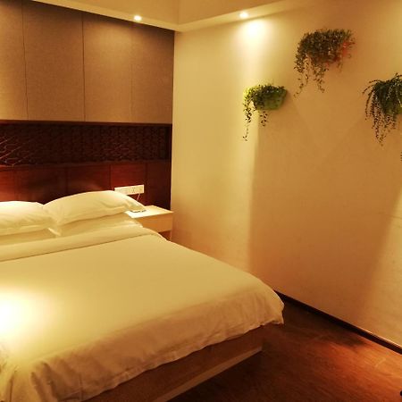 Royal Holiday Hotel Yangon Exterior foto