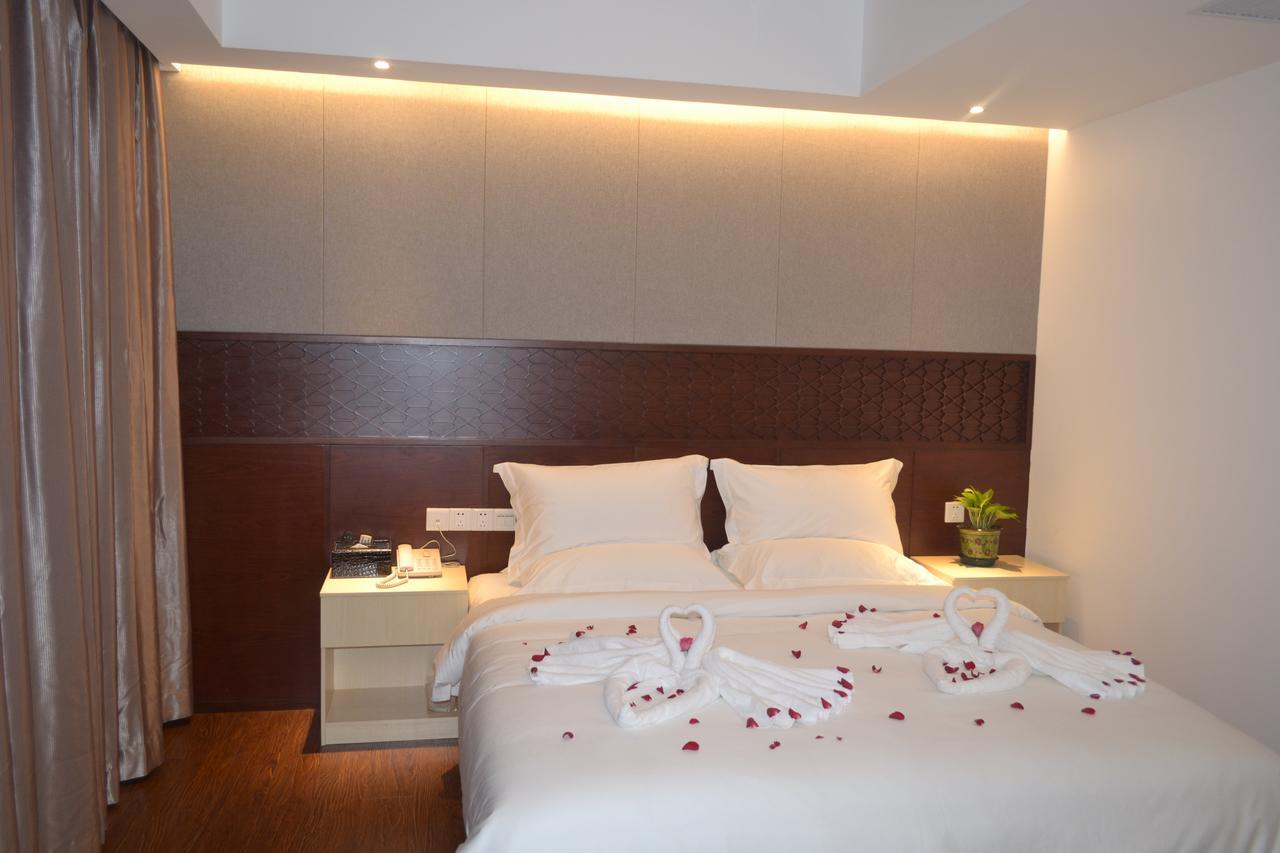 Royal Holiday Hotel Yangon Exterior foto