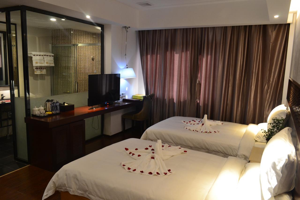 Royal Holiday Hotel Yangon Exterior foto