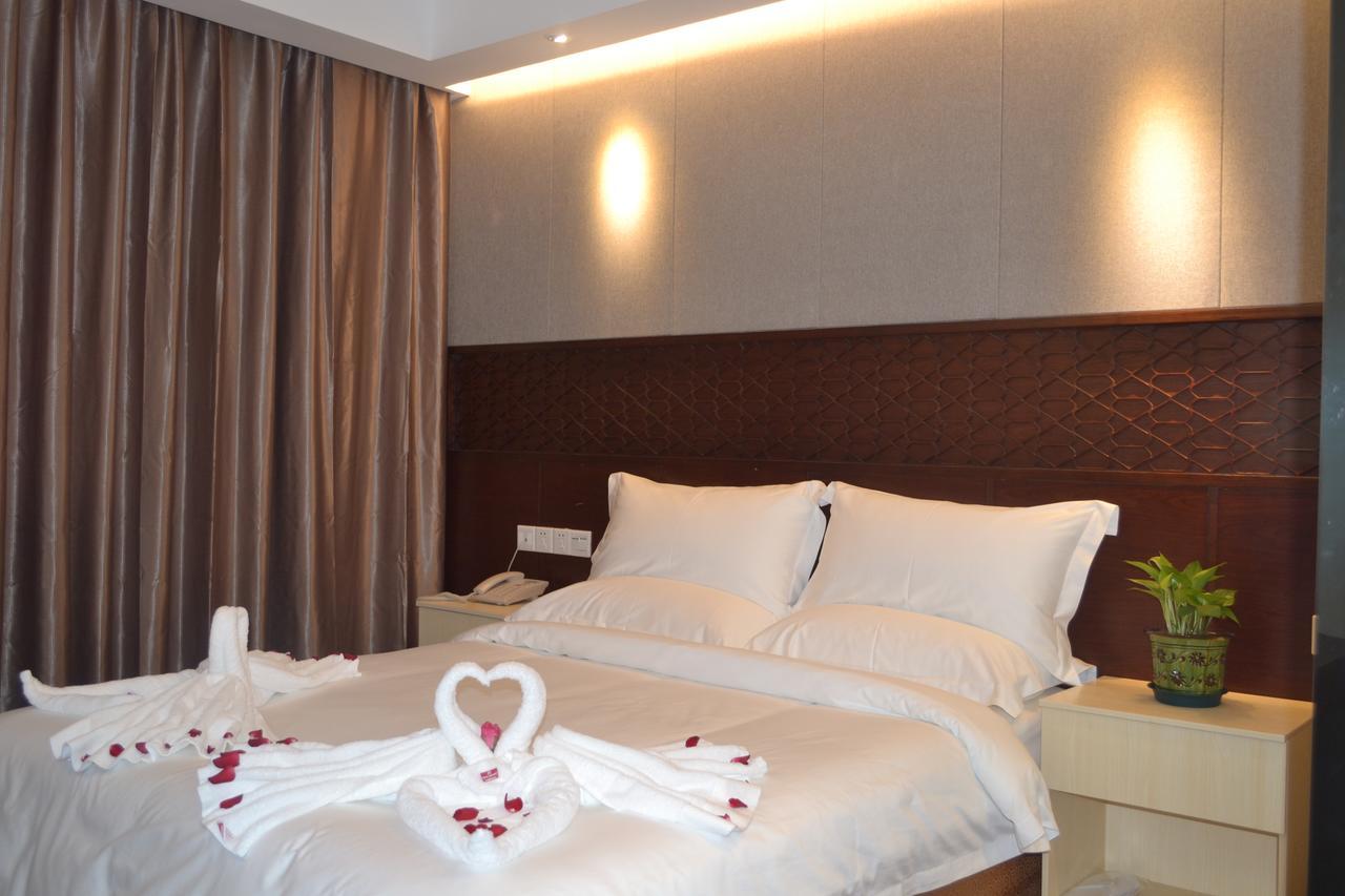 Royal Holiday Hotel Yangon Exterior foto