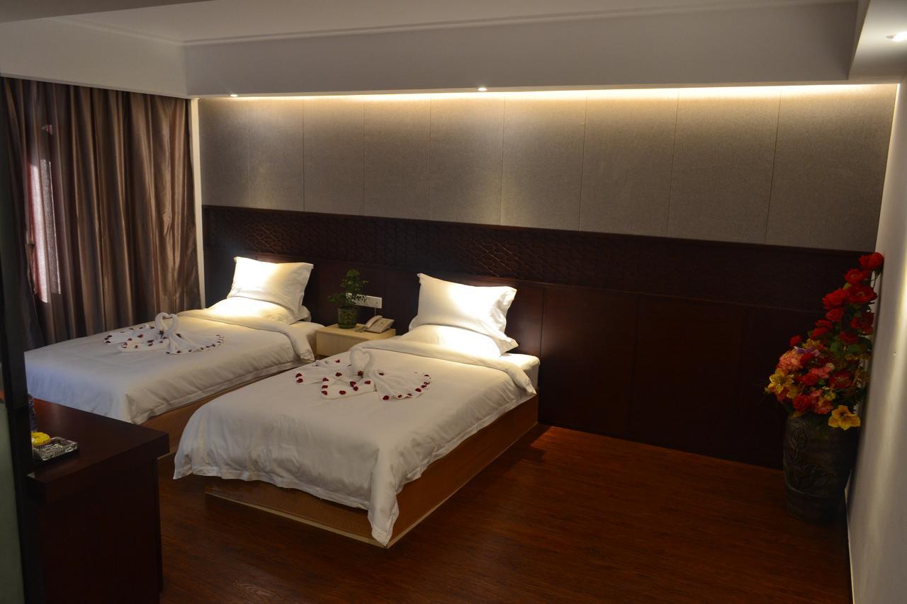 Royal Holiday Hotel Yangon Exterior foto