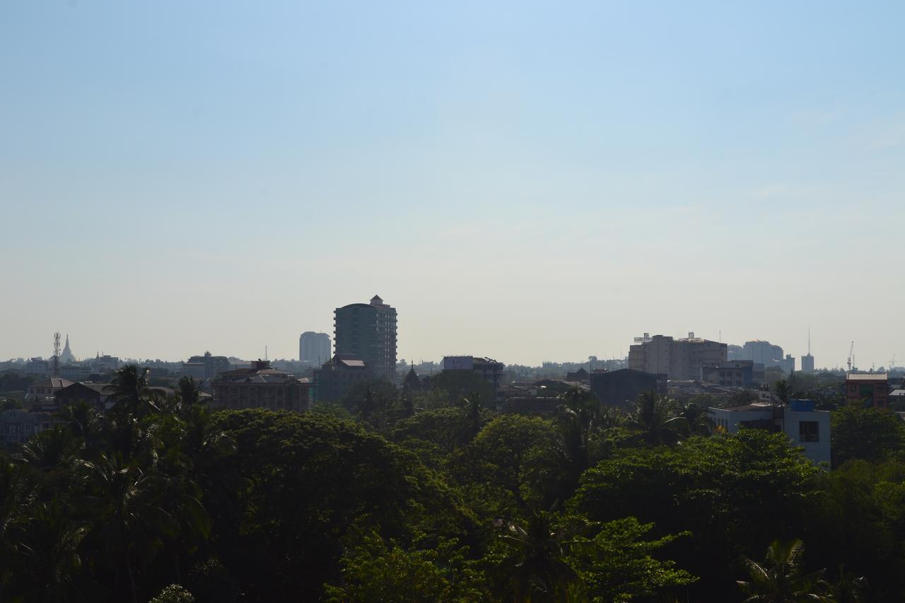 Royal Holiday Hotel Yangon Exterior foto