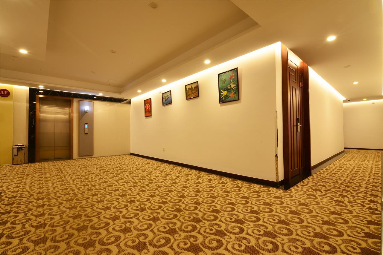 Royal Holiday Hotel Yangon Exterior foto