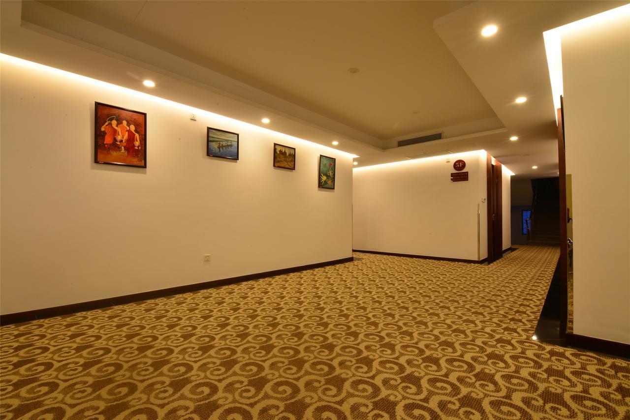 Royal Holiday Hotel Yangon Exterior foto
