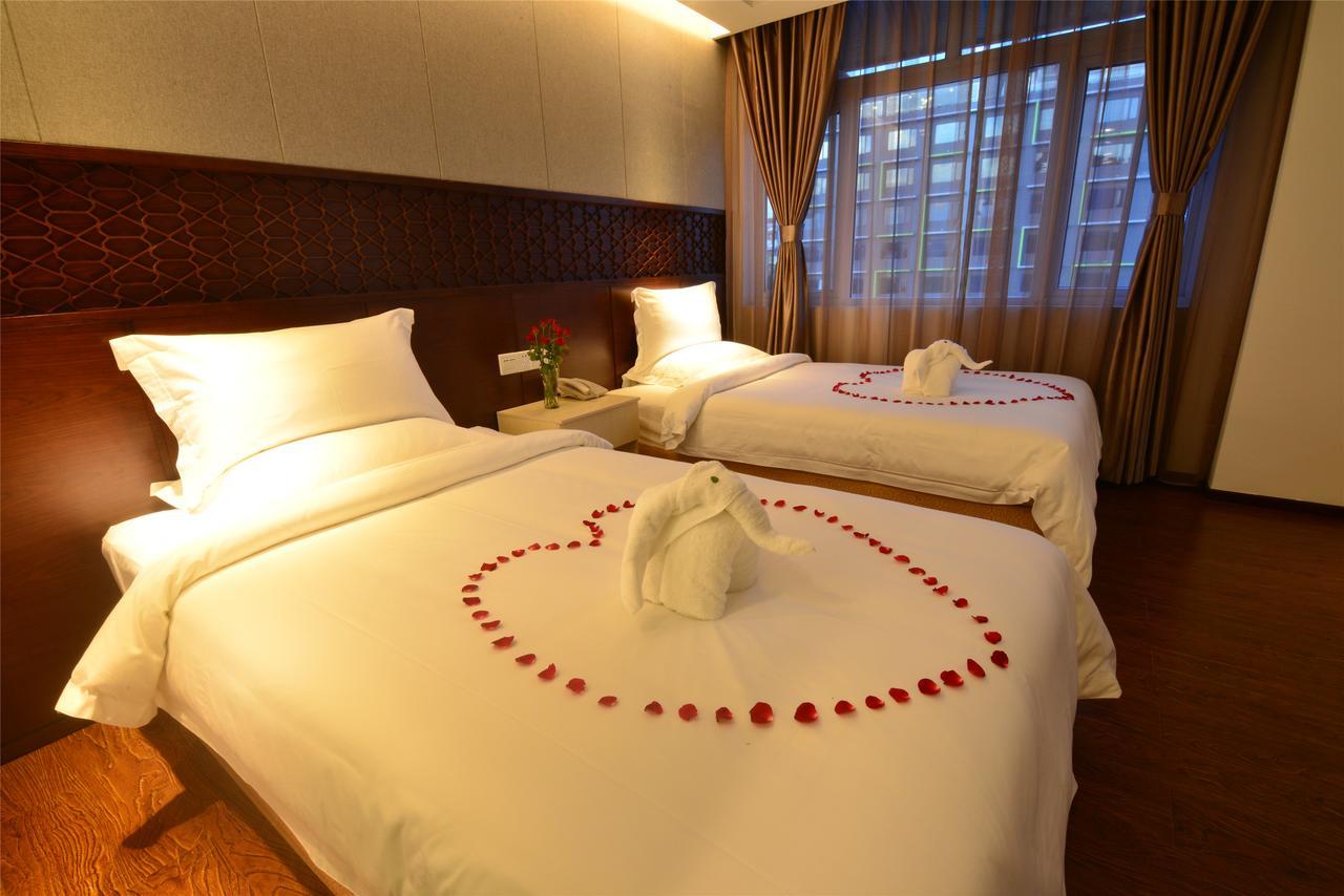 Royal Holiday Hotel Yangon Exterior foto