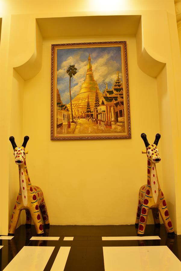 Royal Holiday Hotel Yangon Exterior foto
