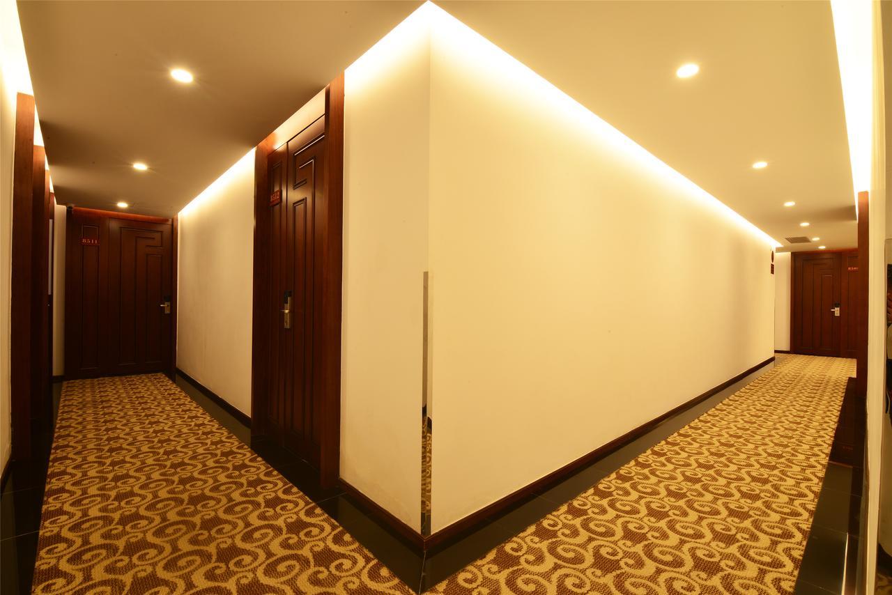 Royal Holiday Hotel Yangon Exterior foto