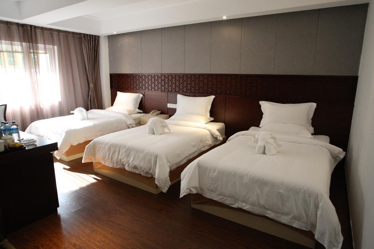 Royal Holiday Hotel Yangon Zimmer foto