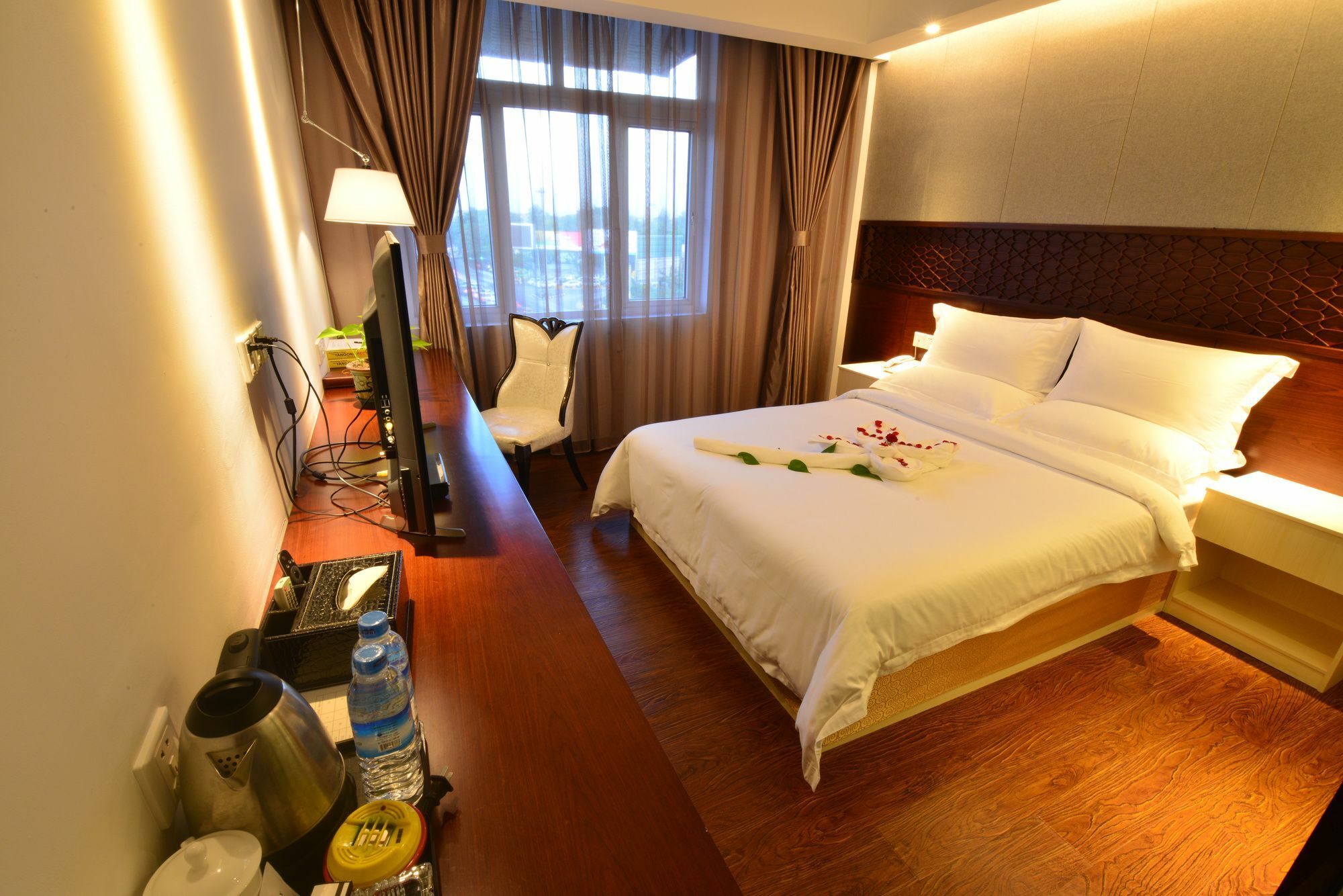 Royal Holiday Hotel Yangon Exterior foto